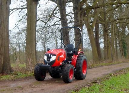 Compact tractor